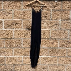 ❤️‍🔥 SOLD ❤️‍🔥Stretchy black lace slip with a front slit